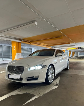 Jaguar XJ cena 140000 przebieg: 78000, rok produkcji 2017 z Chorzów małe 232